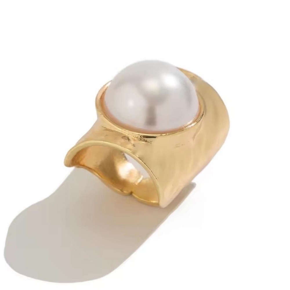 Exquisite Gold Pearl Rarity Ring - Picture 4 of 6